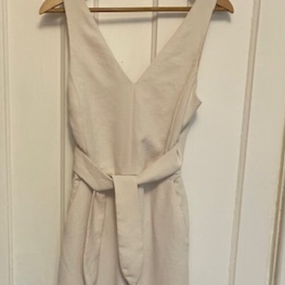 Wilfred Encoulement White Jumpsuit/Romper from Aritzia, size 6 - Picture 7 of 16